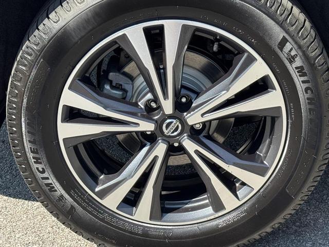 Photo of 2019 Magnetic Black Pearl Nissan Rogue