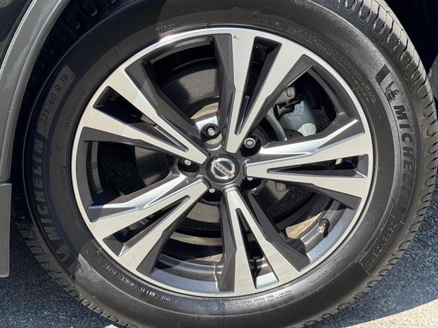 Photo of 2019 Magnetic Black Pearl Nissan Rogue