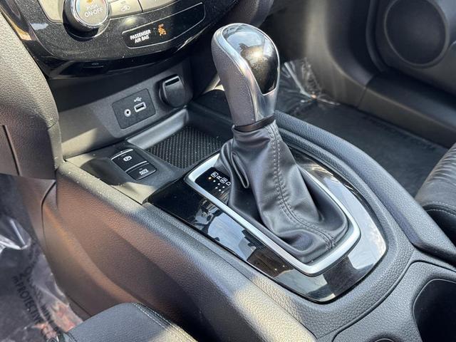 Photo of 2019 Magnetic Black Pearl Nissan Rogue