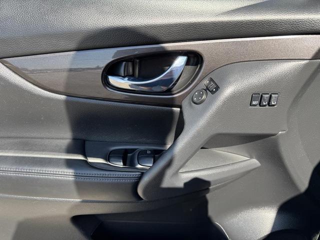 Photo of 2019 Magnetic Black Pearl Nissan Rogue