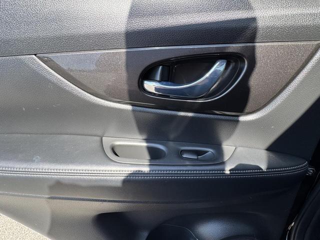Photo of 2019 Magnetic Black Pearl Nissan Rogue