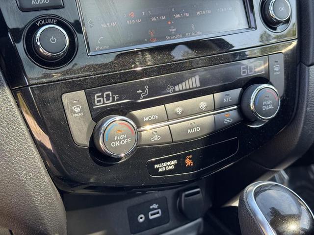 Photo of 2019 Magnetic Black Pearl Nissan Rogue