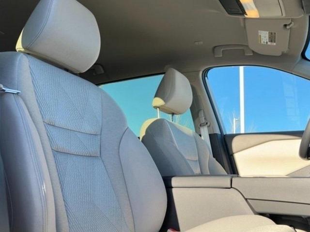 Photo of 2025 Everest White Pearl Nissan Rogue