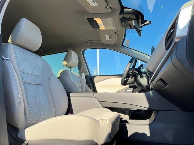 Photo of 2025 Everest White Pearl Nissan Rogue