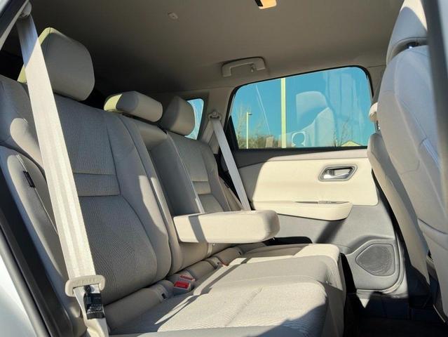 Photo of 2025 Everest White Pearl Nissan Rogue