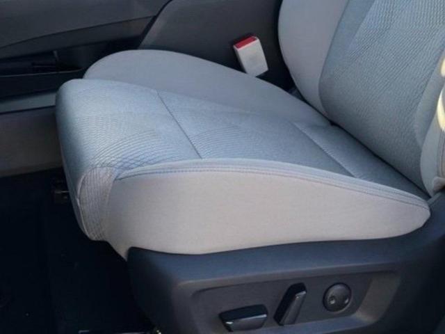 Photo of 2025 Everest White Pearl Nissan Rogue