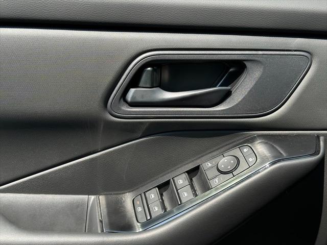 Photo of 2025 Brilliant Silver Metallic Nissan Rogue