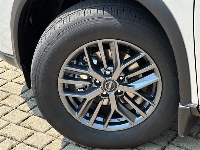 Photo of 2025 Brilliant Silver Metallic Nissan Rogue