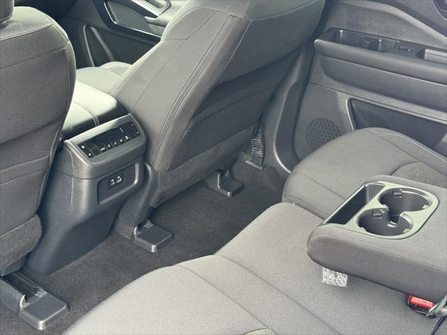 Photo of 2025 Everest White Pearl Tricoat Nissan Pathfinder
