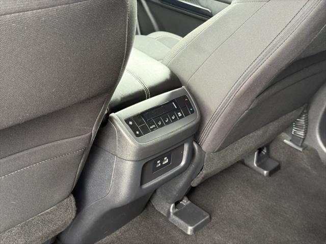 Photo of 2025 Everest White Pearl Tricoat Nissan Pathfinder