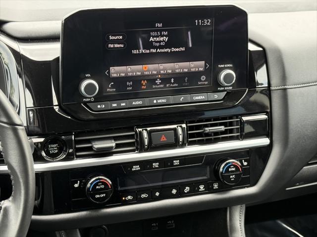 Photo of 2025 Everest White Pearl Tricoat Nissan Pathfinder