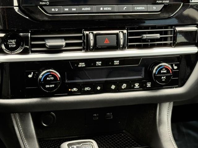 Photo of 2025 Everest White Pearl Tricoat Nissan Pathfinder