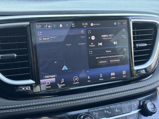 Photo of 2022 Brilliant Black Crystal Pearlcoat Chrysler Pacifica