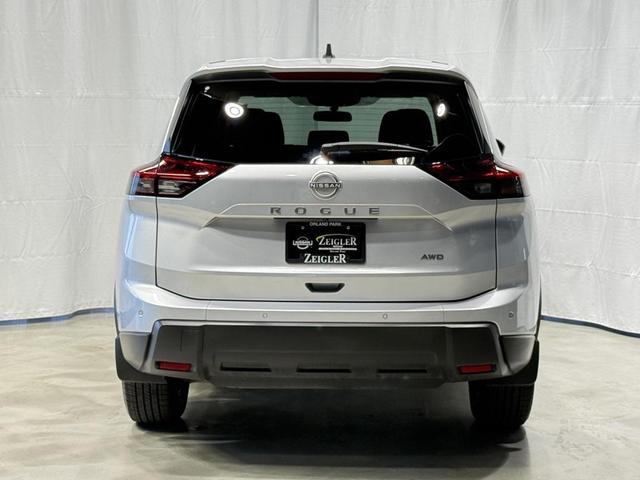 Photo of 2025 Brilliant Silver Metallic Nissan Rogue