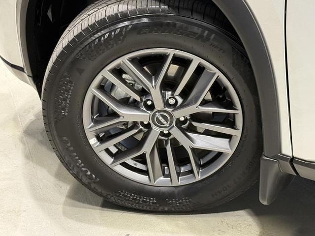 Photo of 2025 Brilliant Silver Metallic Nissan Rogue