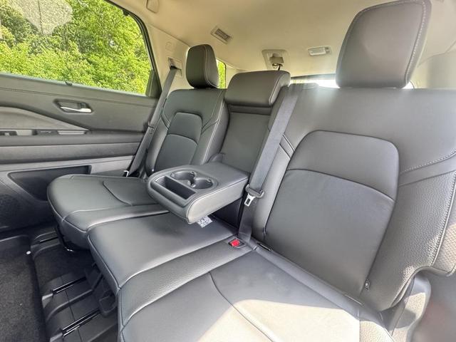 Photo of 2025 Deep Ocean Blue Pearl Nissan Pathfinder