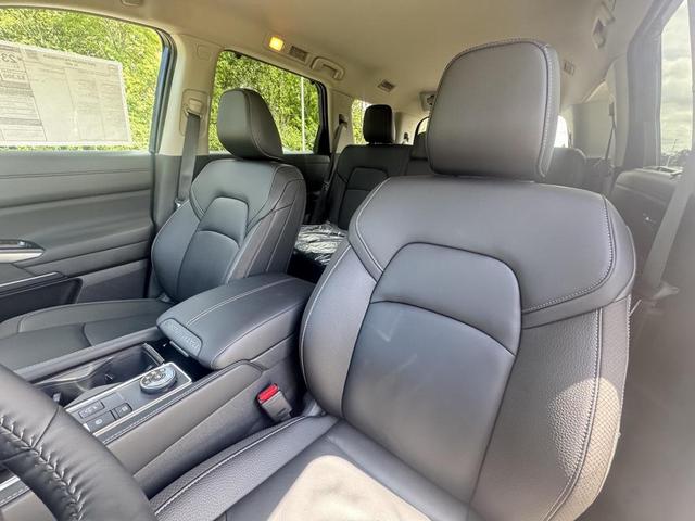 Photo of 2025 Deep Ocean Blue Pearl Nissan Pathfinder