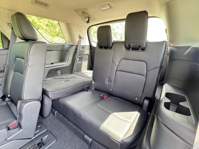 Photo of 2025 Deep Ocean Blue Pearl Nissan Pathfinder