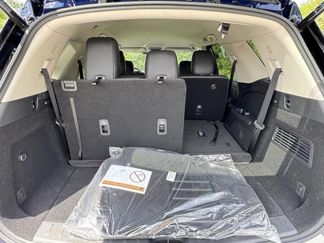 Photo of 2025 Deep Ocean Blue Pearl Nissan Pathfinder