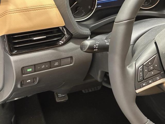 Photo of 2025 Aspen White Tricoat Nissan Sentra
