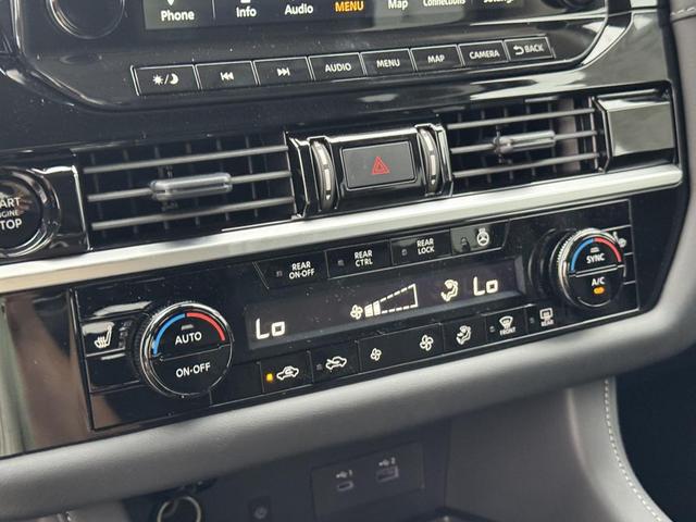 Photo of 2025 Everest White Pearl Tricoat Nissan Pathfinder