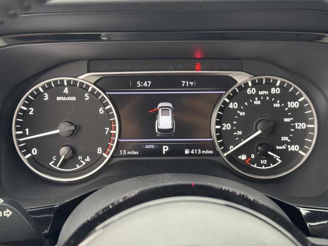 Photo of 2025 Everest White Pearl Tricoat Nissan Pathfinder