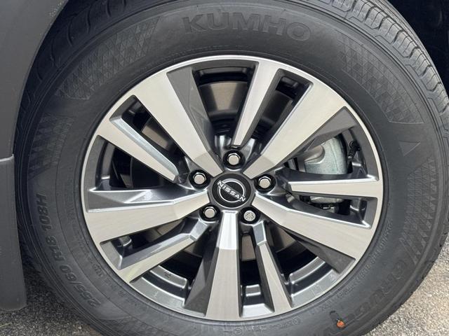 Photo of 2025 Everest White Pearl Tricoat Nissan Pathfinder