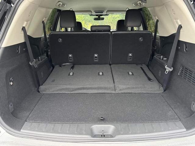 Photo of 2025 Everest White Pearl Tricoat Nissan Pathfinder