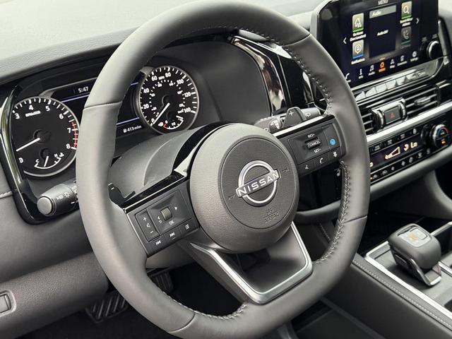 Photo of 2025 Everest White Pearl Tricoat Nissan Pathfinder