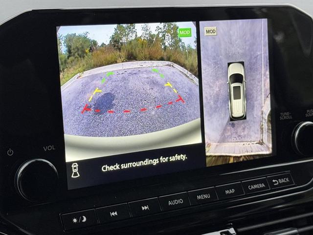 Photo of 2025 Everest White Pearl Tricoat Nissan Pathfinder