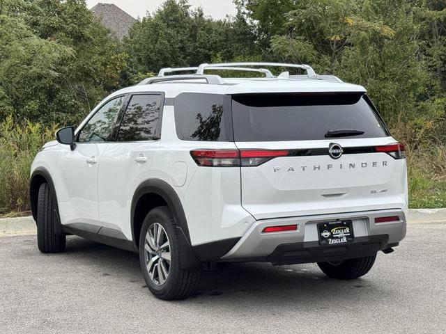 Photo of 2025 Everest White Pearl Tricoat Nissan Pathfinder