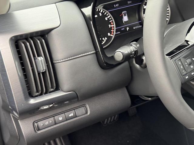 Photo of 2025 Everest White Pearl Tricoat Nissan Pathfinder