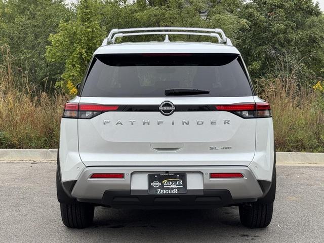 Photo of 2025 Everest White Pearl Tricoat Nissan Pathfinder