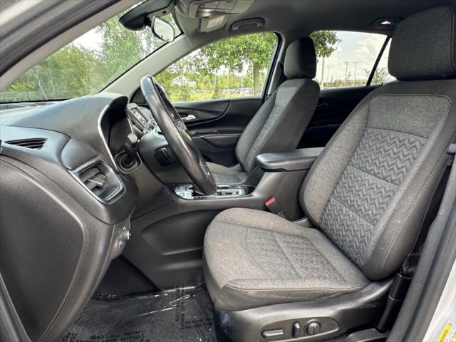 Photo of 2022 Silver Ice Metallic Chevrolet Equinox