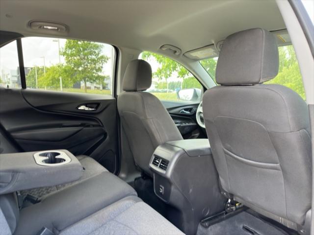 Photo of 2022 Silver Ice Metallic Chevrolet Equinox