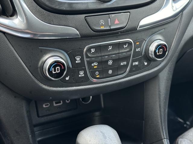 Photo of 2022 Silver Ice Metallic Chevrolet Equinox