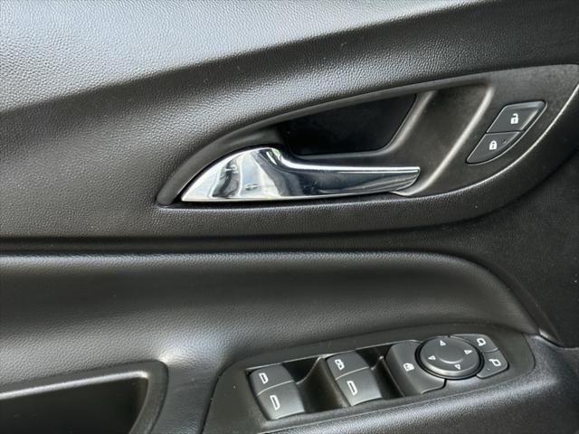 Photo of 2022 Silver Ice Metallic Chevrolet Equinox