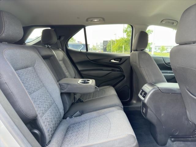 Photo of 2022 Silver Ice Metallic Chevrolet Equinox