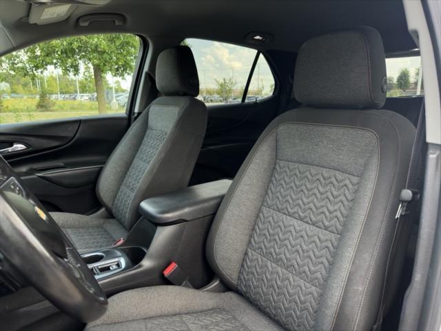 Photo of 2022 Silver Ice Metallic Chevrolet Equinox