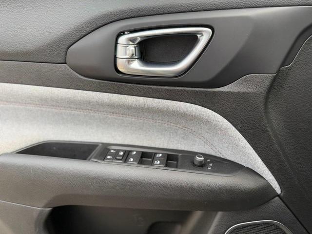 Photo of 2022 Billet Silver Metallic Clearcoat Jeep Compass