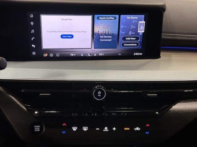Photo of 2025 Everest White Pearl Tricoat/Super Black Nissan Murano