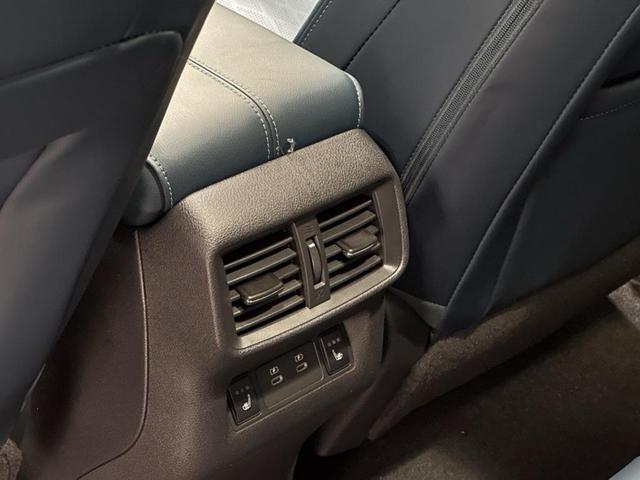 Photo of 2025 Everest White Pearl Tricoat/Super Black Nissan Murano