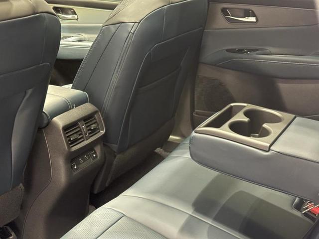Photo of 2025 Everest White Pearl Tricoat/Super Black Nissan Murano