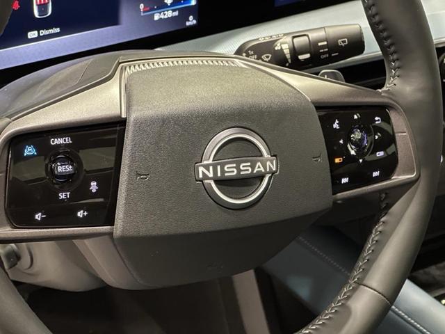 Photo of 2025 Everest White Pearl Tricoat/Super Black Nissan Murano