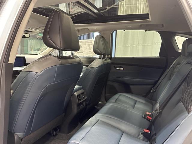 Photo of 2025 Everest White Pearl Tricoat/Super Black Nissan Murano