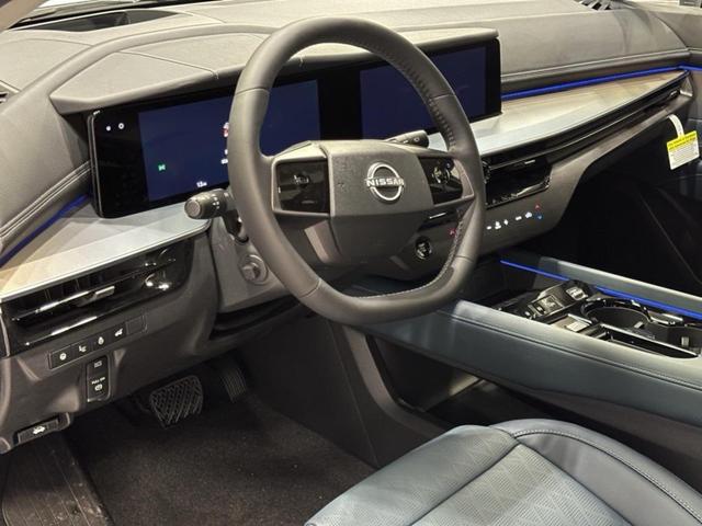 Photo of 2025 Everest White Pearl Tricoat/Super Black Nissan Murano