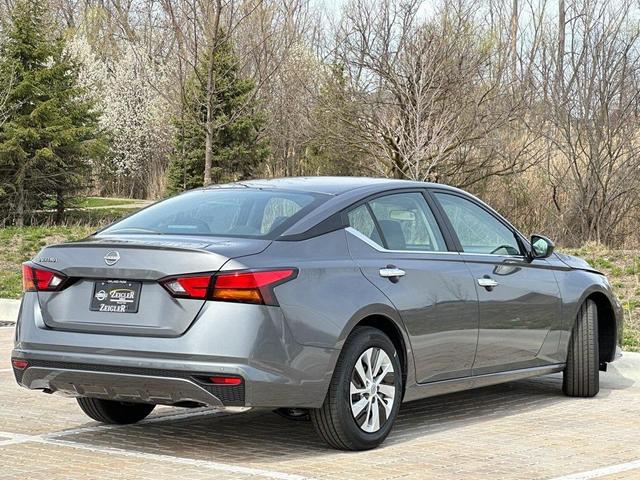 Photo of 2025 Gun Metallic Nissan Altima