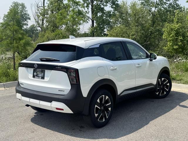 Photo of 2025 Aspen White Tricoat Nissan Kicks