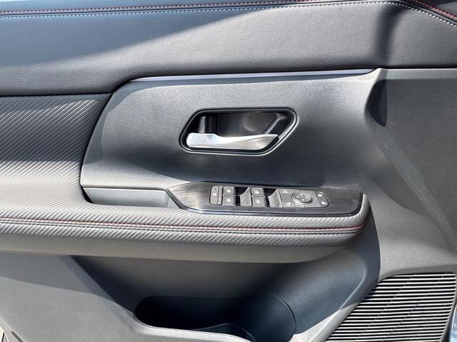 Photo of 2025 Gun Metallic Nissan Kicks