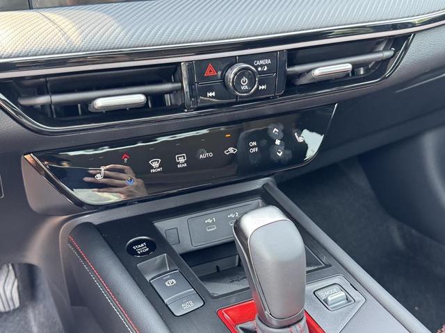 Photo of 2025 Gun Metallic Nissan Kicks